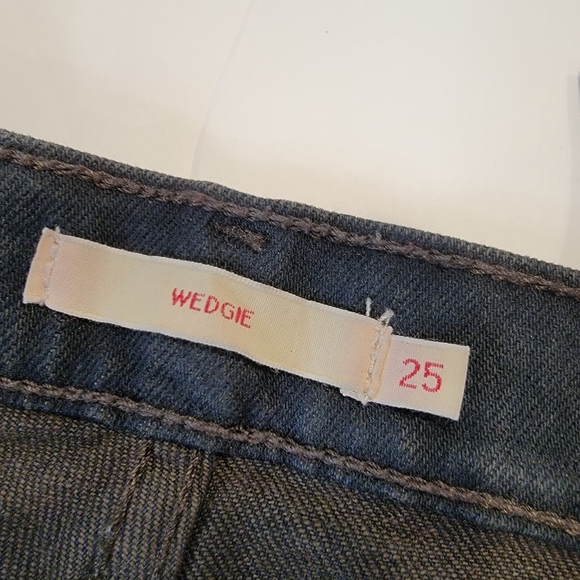 Levi's Wedgie Icon Fit Button Fly Premium Denim Jeans Size 25 Wild Bunch - Picture 11 of 15